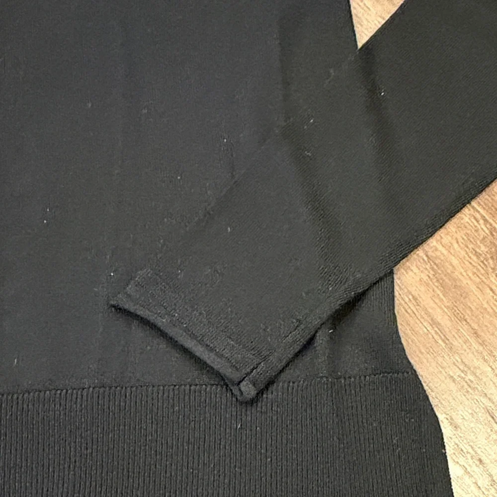 Banana Republic Black 100% Merino Wool Collard V Neck Sweater XXS C25-007